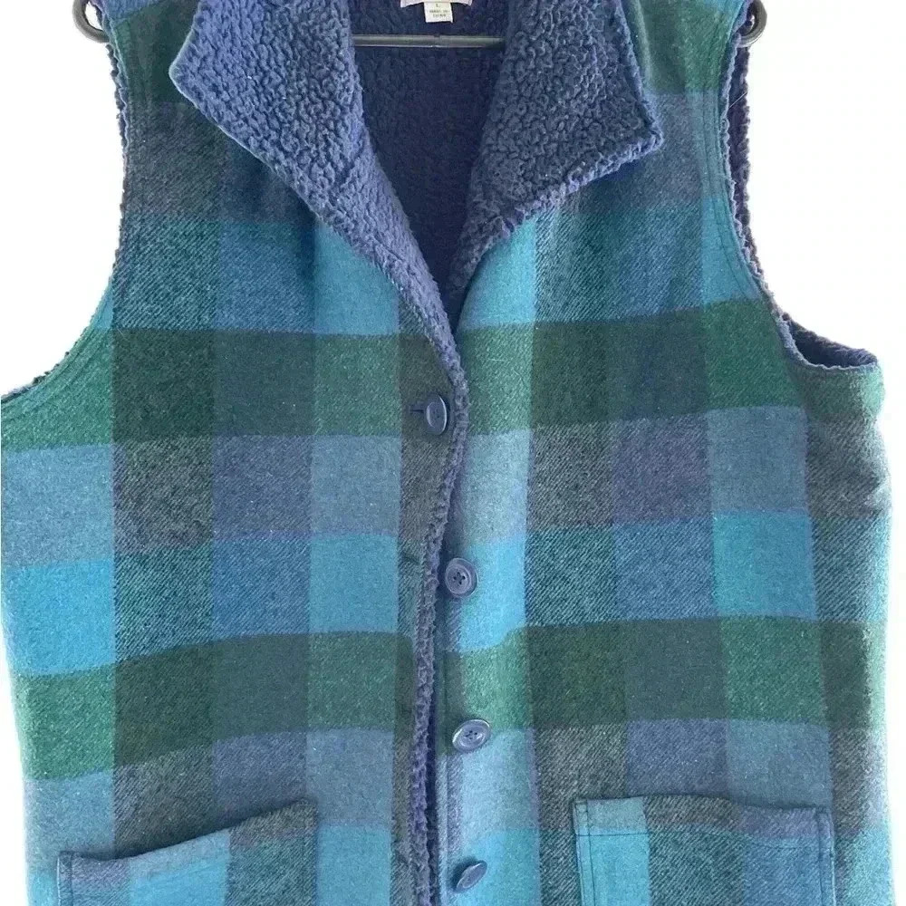 Denim & Company Women’s Vest Blue and Green Plaid. Blue plush inside. Large